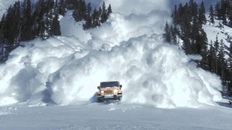 avalanche meaning in hindi - Hình 3