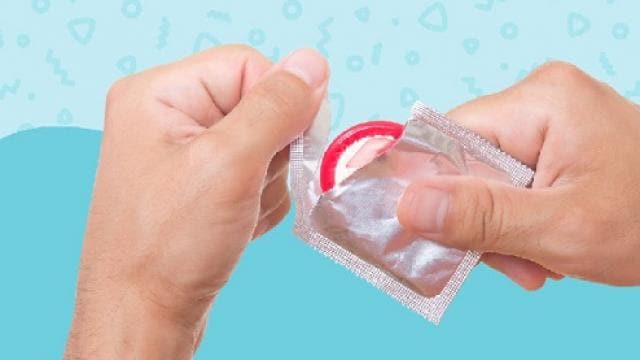 कंडोम के फायदे और नुकसान: क्या आपको इसका उपयोग करना चाहिए?  यौन संचारित रोगों (एसटीडी) और अनचाहे गर्भधारण से सुरक्षा, एलर्जी और अन्य मुद्दे।