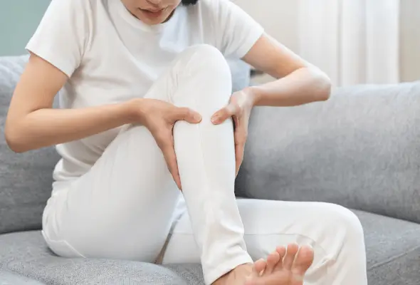 मांसपेशियों में ऐंठन (Cramps) के प्रकार: कारण और लक्षण  Maspeshiyon Mein Ainthan (Cramps) Ke Prakar: Karan aur Lakshan