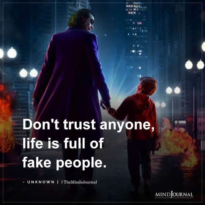 don't trust anyone life is full of fake people meaning in hindi - Hình 2