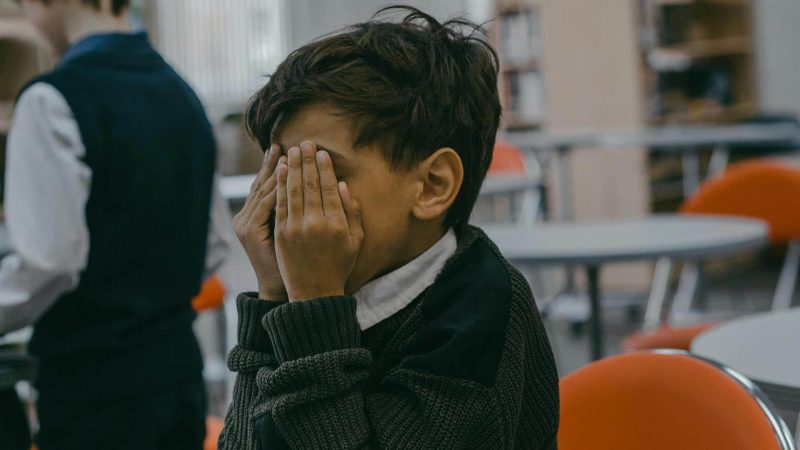 दैनिक जीवन में सहानुभूति का अभ्यास कैसे करें: युक्तियाँ और तकनीकें