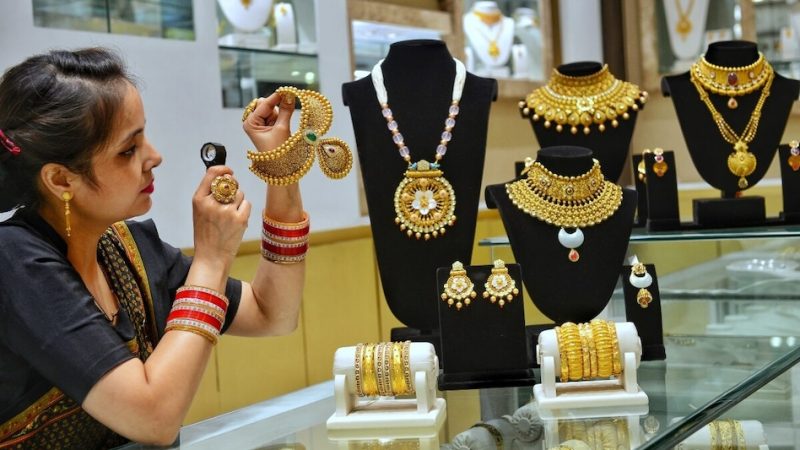 expensive meaning in hindi 4