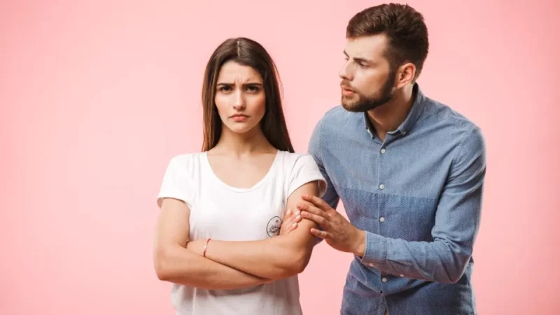 गैसलाइटिंग का मानसिक स्वास्थ्य पर प्रभाव (Gaslighting ka mansik swasthya par prabhav)  गैसलाइटिंग किसी व्यक्ति के मानसिक स्वास्थ्य पर कैसे नकारात्मक प्रभाव डाल सकती है? यह चिंता, अवसाद और आत्मविश्वास की कमी जैसे मुद्दों को कैसे जन्म दे सकती है?