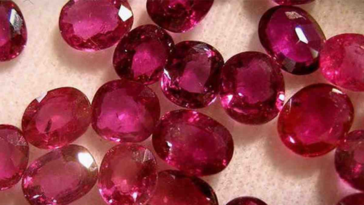 रत्न का हिंदी में मूल अर्थ क्या है?