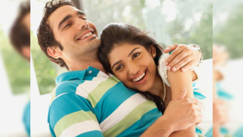 लिविंग रिलेशनशिप के फायदे और नुकसान: एक संतुलित दृष्टिकोण (Living relationship ke fayde aur nuksan: Ek santulit drishtikon)
