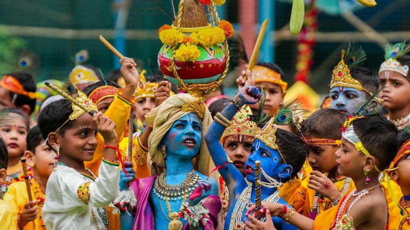 भारत में जन्मदिन समारोह: सांस्कृतिक महत्व और परंपराएँ (Birthday Celebrations in India: Cultural Significance and Traditions)