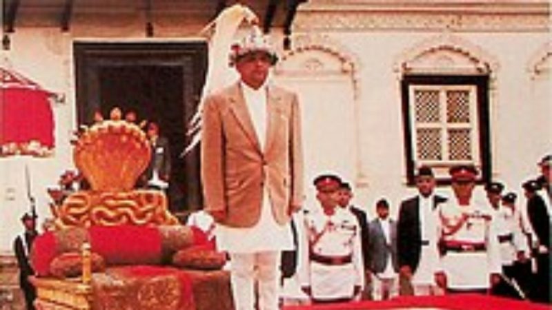 एक सम्राट (Monarch) कौन होता है? परिभाषा और विशेषताएँ