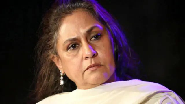 पैपराज़ी शब्द की जड़ें: यह कहाँ से आया?