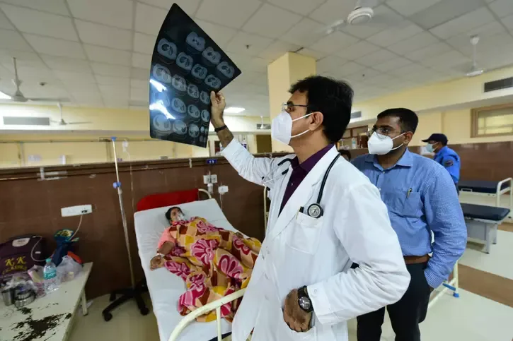 रोगी होने के विभिन्न कारण: शारीरिक, मानसिक और सामाजिक कारक