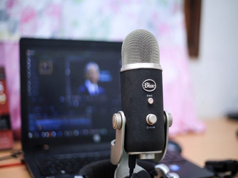 पॉडकास्ट कैसे सुनें (Podcast Kaise Sune)