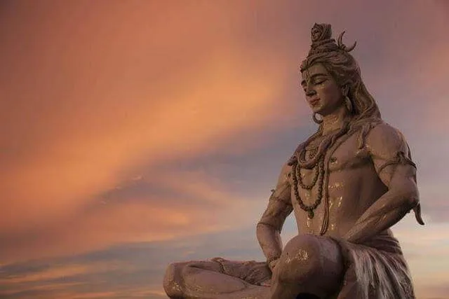 गोस्वामी तुलसीदास द्वारा रचित रुद्राष्टकम् के पहले श्लोक में भगवान शिव के निर्वाण और निर्गुण स्वरूप का विस्तृत वर्णन