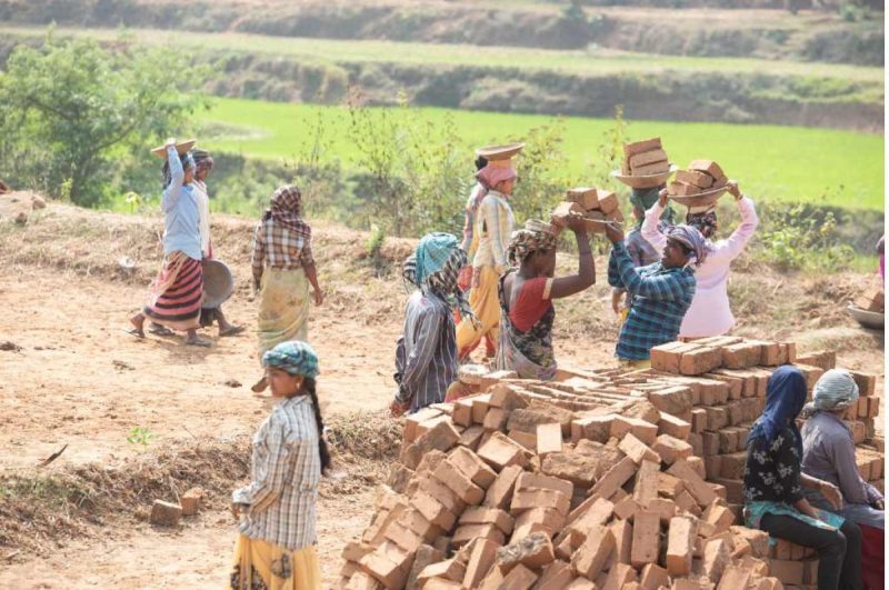 भारत में मजदूरी दरें: विभिन्न क्षेत्रों और व्यवसायों में मजदूरी की तुलना